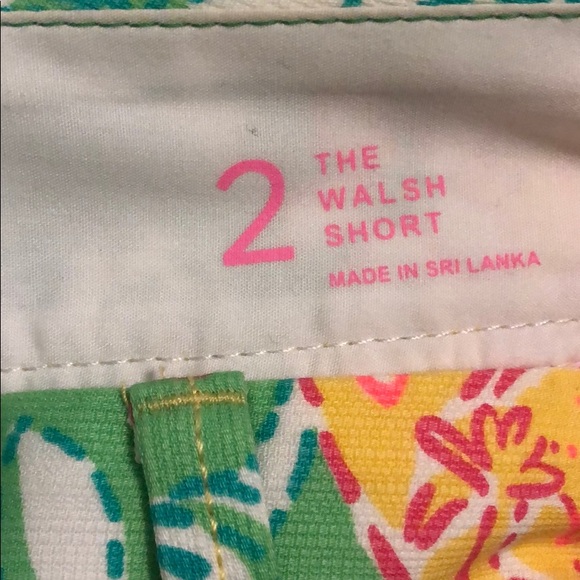 Super cute multi-colored lilly Pulitzer shorts - Picture 2 of 3